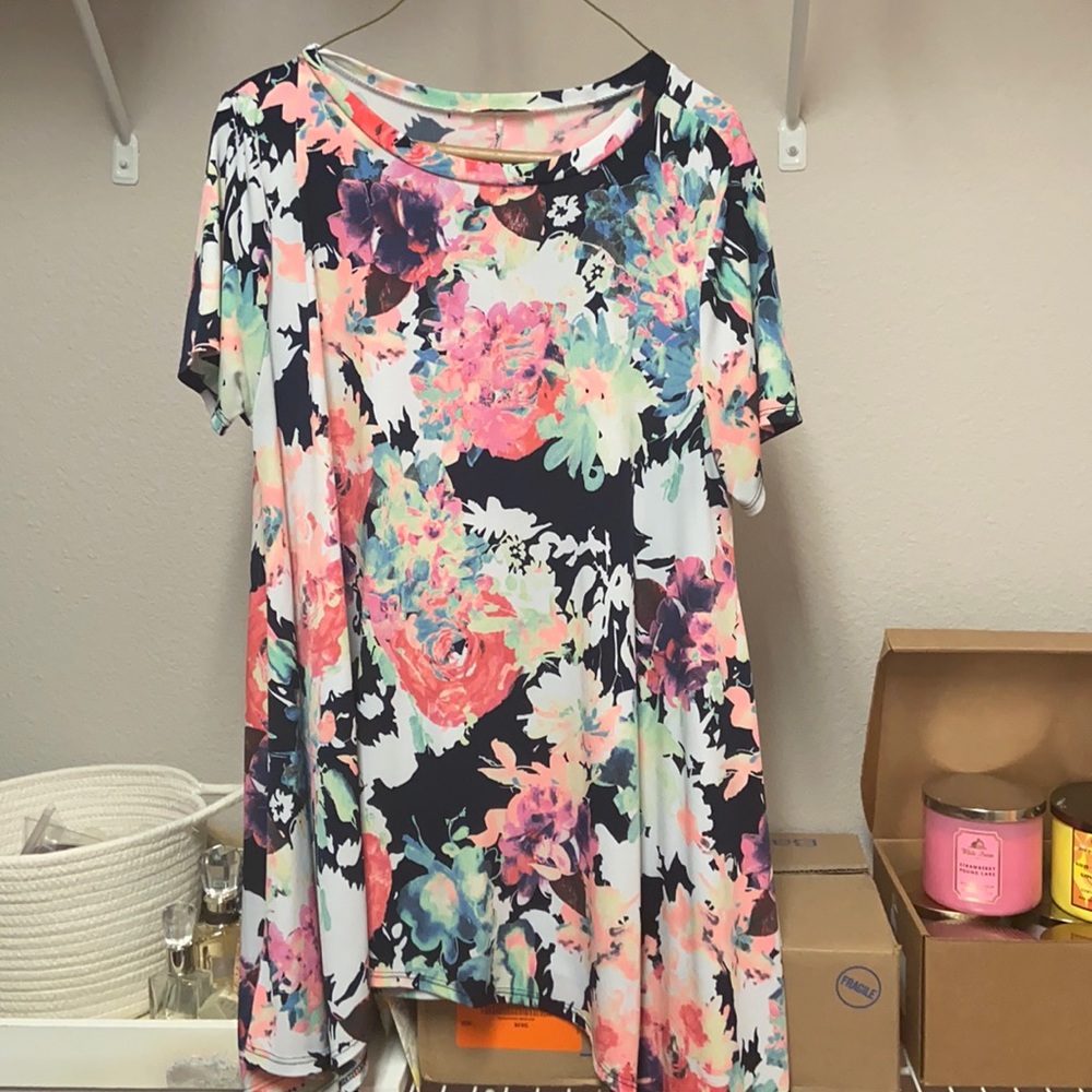 Floral tunic top